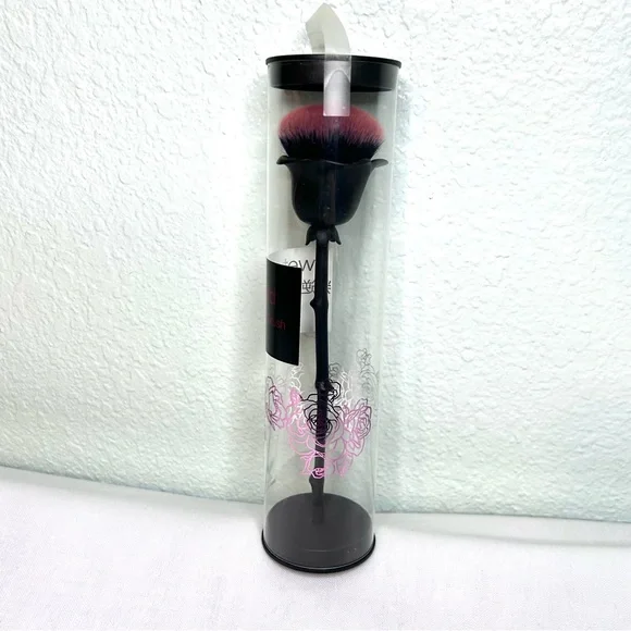 Wet n Wild Rebel Rose Blush Brush - Picture 7 of 10